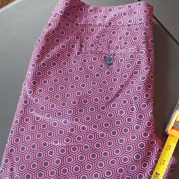 Geometric patterned crops - Picture 3 of 3